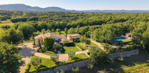 Aerial view of the estate and its swimming pool in Provence